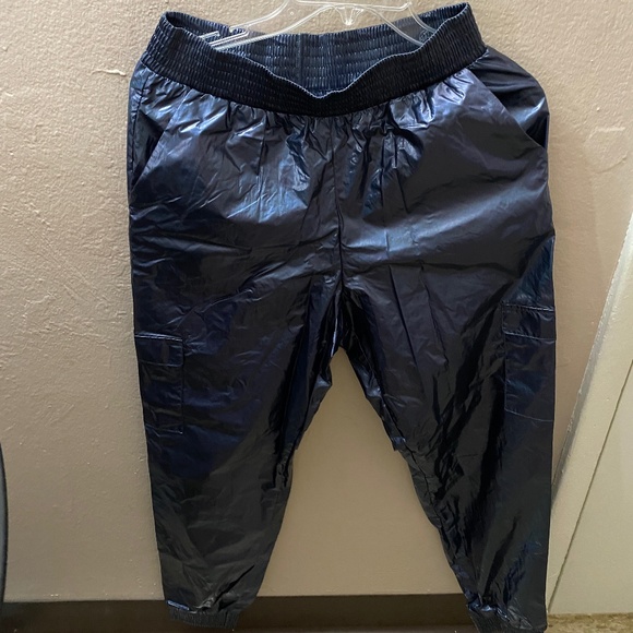 VICTORIA SECRET SPORTS NAVY BLUE PUFFY PANTS - Picture 1 of 7
